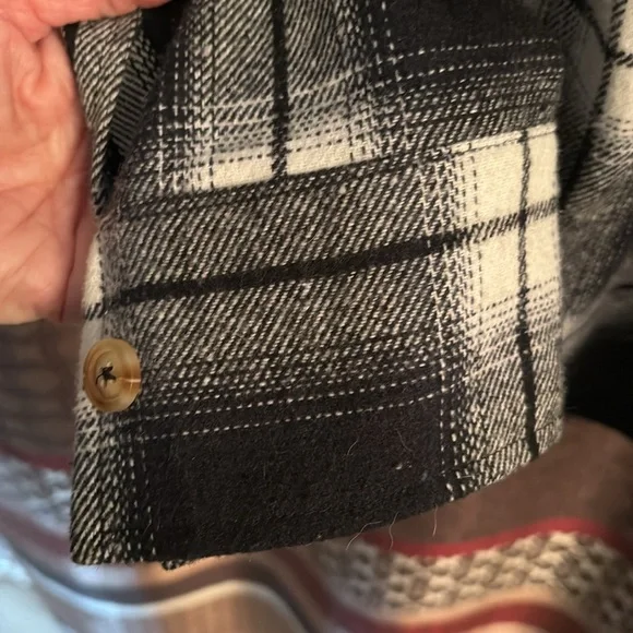 BKE from Buckle mixed media flannel shacket - Picture 5 of 5